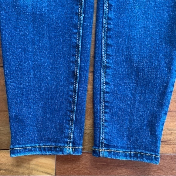 Old Navy Rockstar Mid-Rise Distressed Jeans - Picture 7 of 12